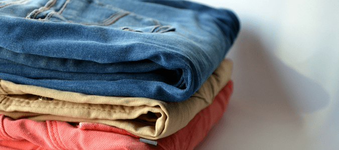 can fleas live on clothes