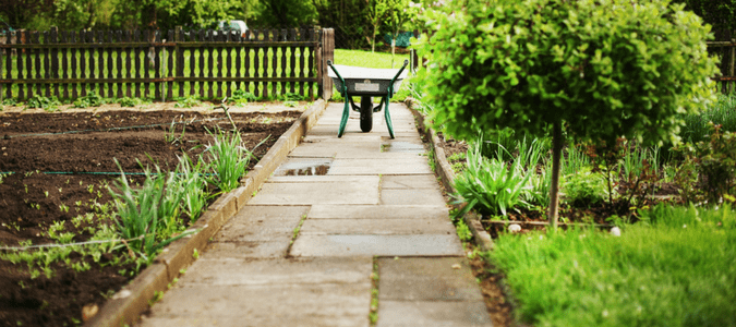 How to mulch flower beds