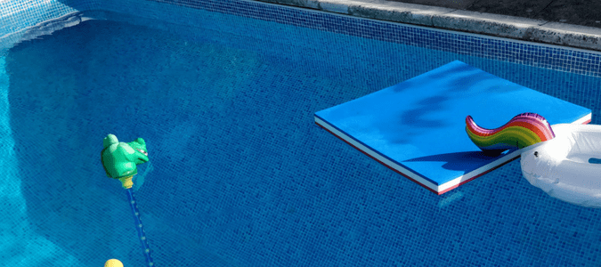 How to clean pool tile with vinegar