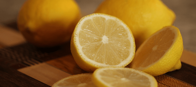 Sliced lemons