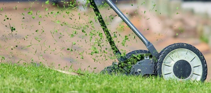 push mower cutting grass